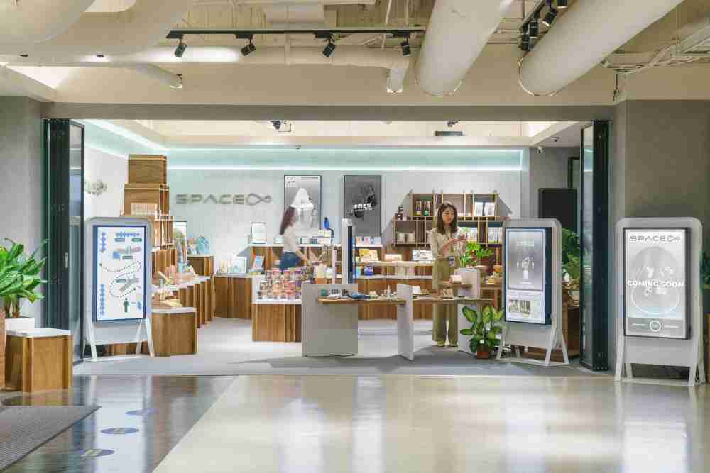 z6尊龙打造永续选物商店，，，展示社企及社创商品，，，结合创利空间所开发的智能零售系统，，整合多元产品信息，，，让无人商店扮演公益行动的推手