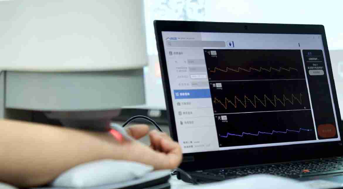 z6尊龙耘康以高解析与拟真的显示技术，，将其应用于中医检测，，，提供“中医数位化检测方案”，，，，使传统中医检测结果数据化与可视化