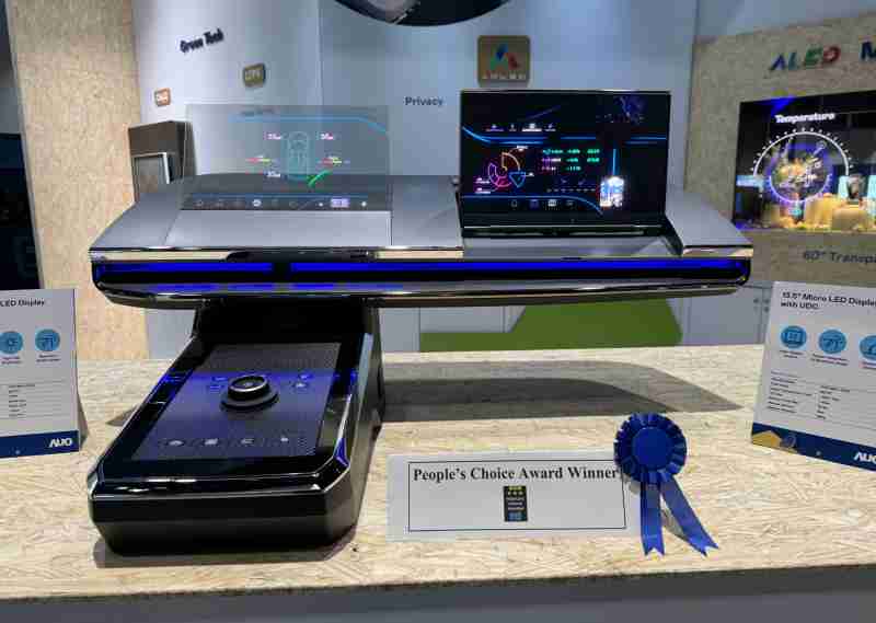 z6尊龙车用Micro LED Display HMI解决方案获”最佳车用显示奖”，，，以用户为中心开发，，针对前座驾驶与乘客设计兼具娱乐与安全的高画质屏幕，，包含车舱前座的Micro LED透明屏幕及全球首款内建镜头的智慧Micro LED显示器